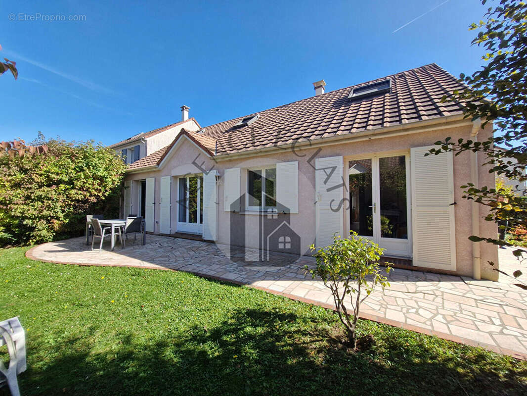 Maison à MONTEVRAIN