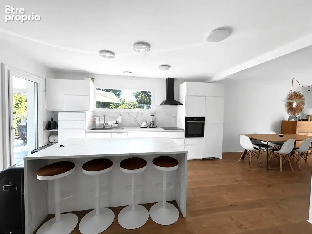 Altkirch sur les hauteurs Maison moderne de 2015 de 150 m2 6 pièces 4 chambres sur 4.15 ares clos et arborés - photo 4