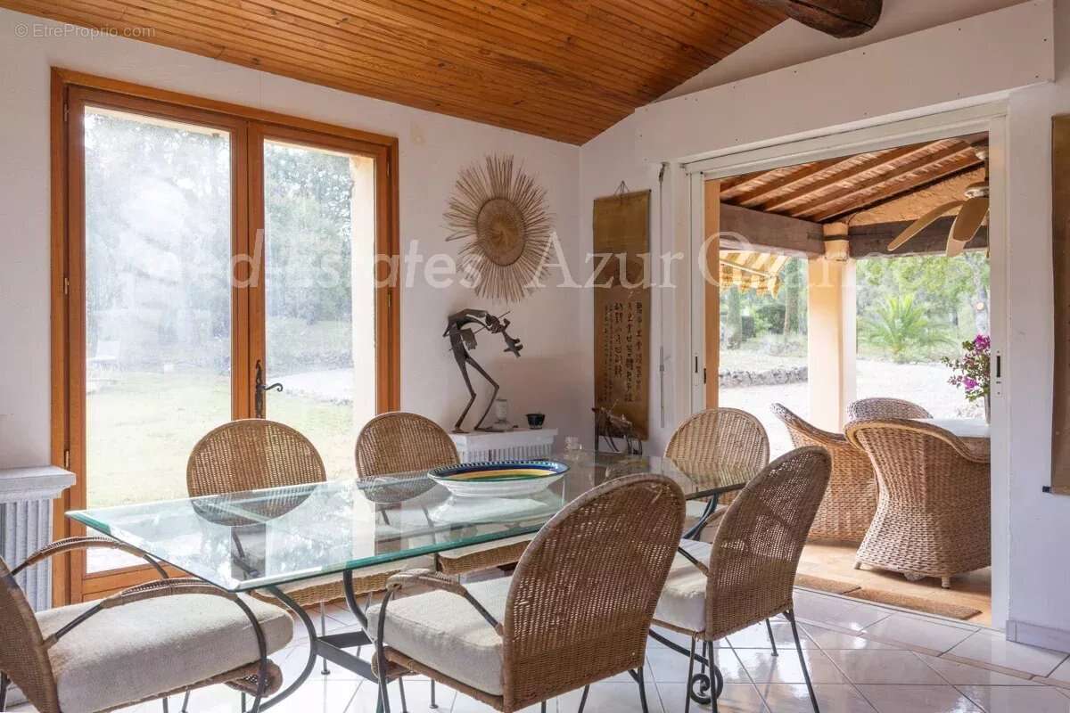 Maison à PLAN-DE-LA-TOUR