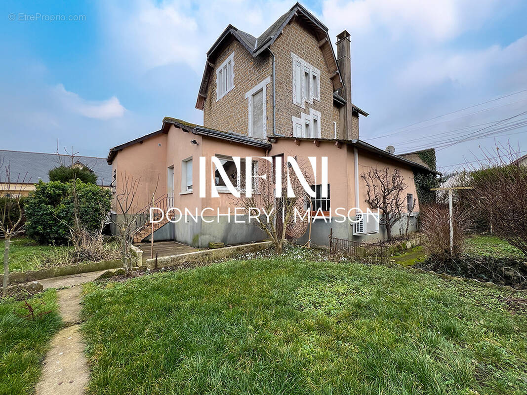 Maison à DONCHERY