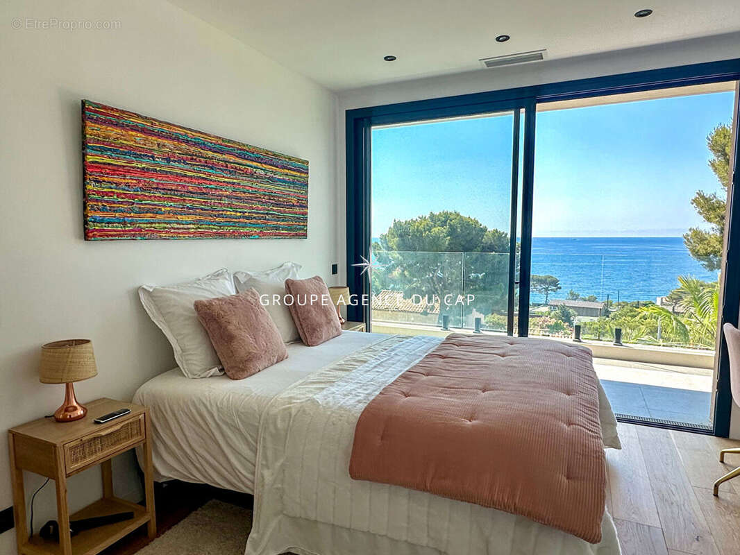 À vendre villa contemporaine de 350m² 8 pièces avec vue mer, à pied des plages et des commerces des issambres - photo 11