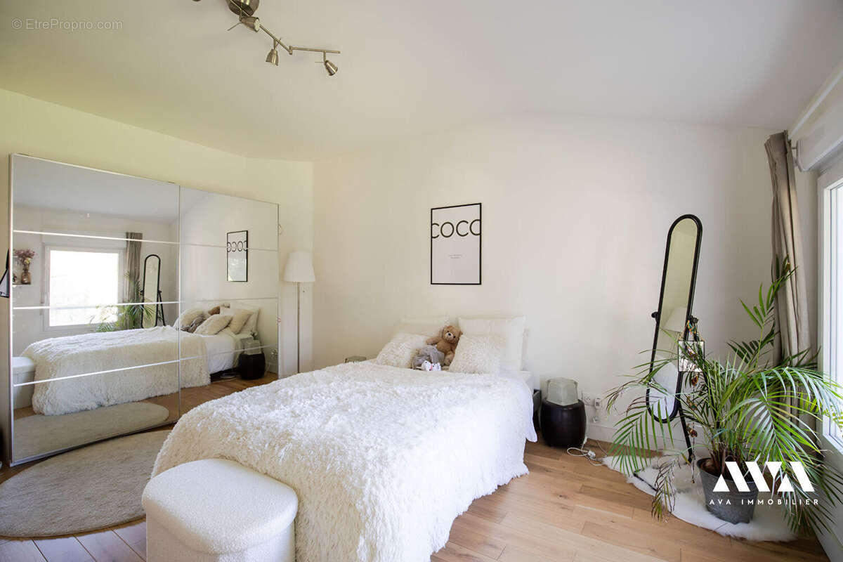 Maison - 260 m2 - photo 8
