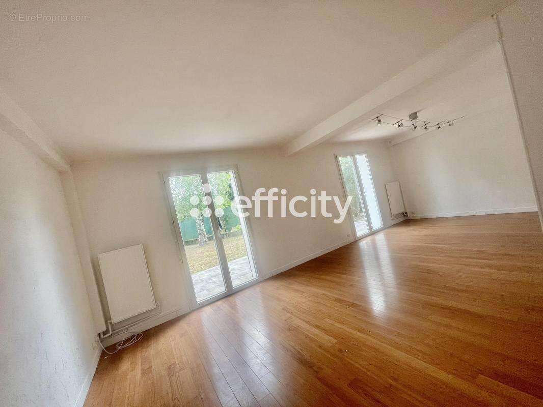 Maison 168 m² à Savigny-Le-Temple  - photo 19