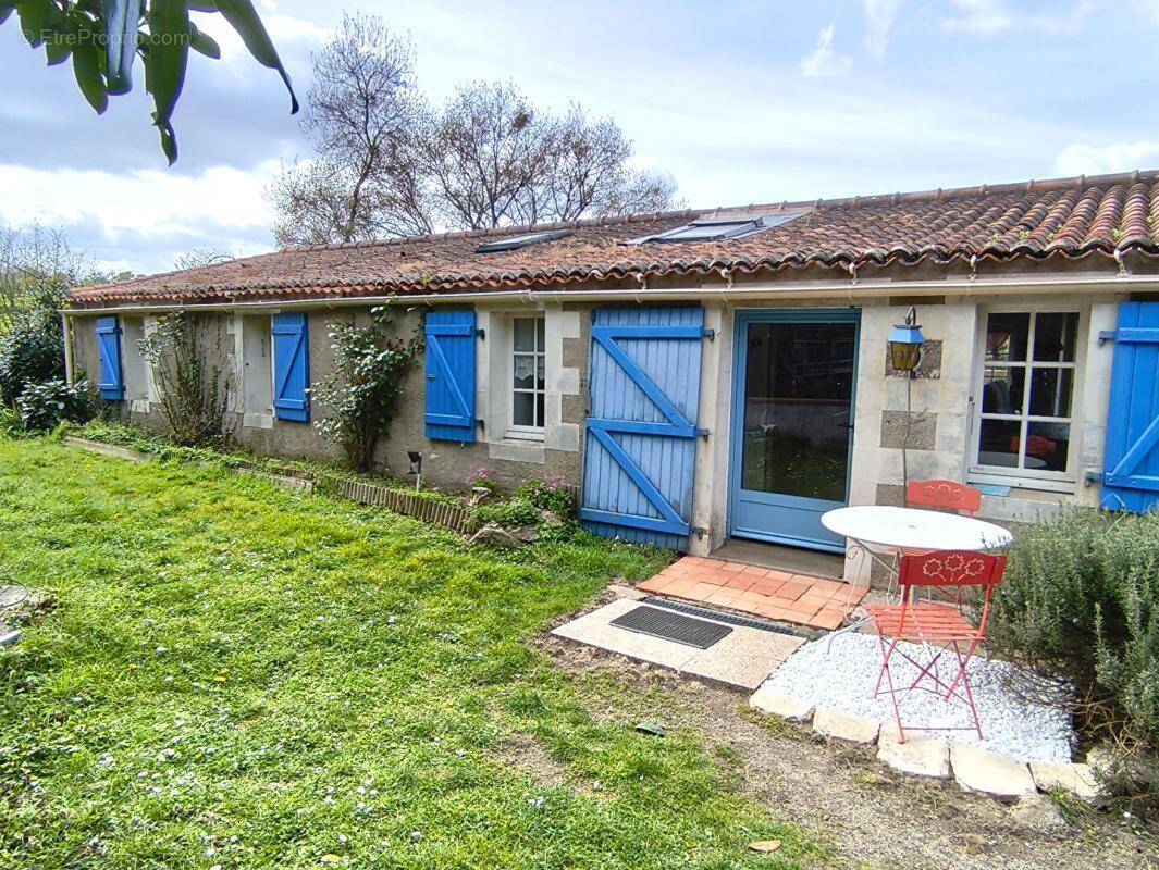 Maison à LA CHAPELLE-BASSE-MER