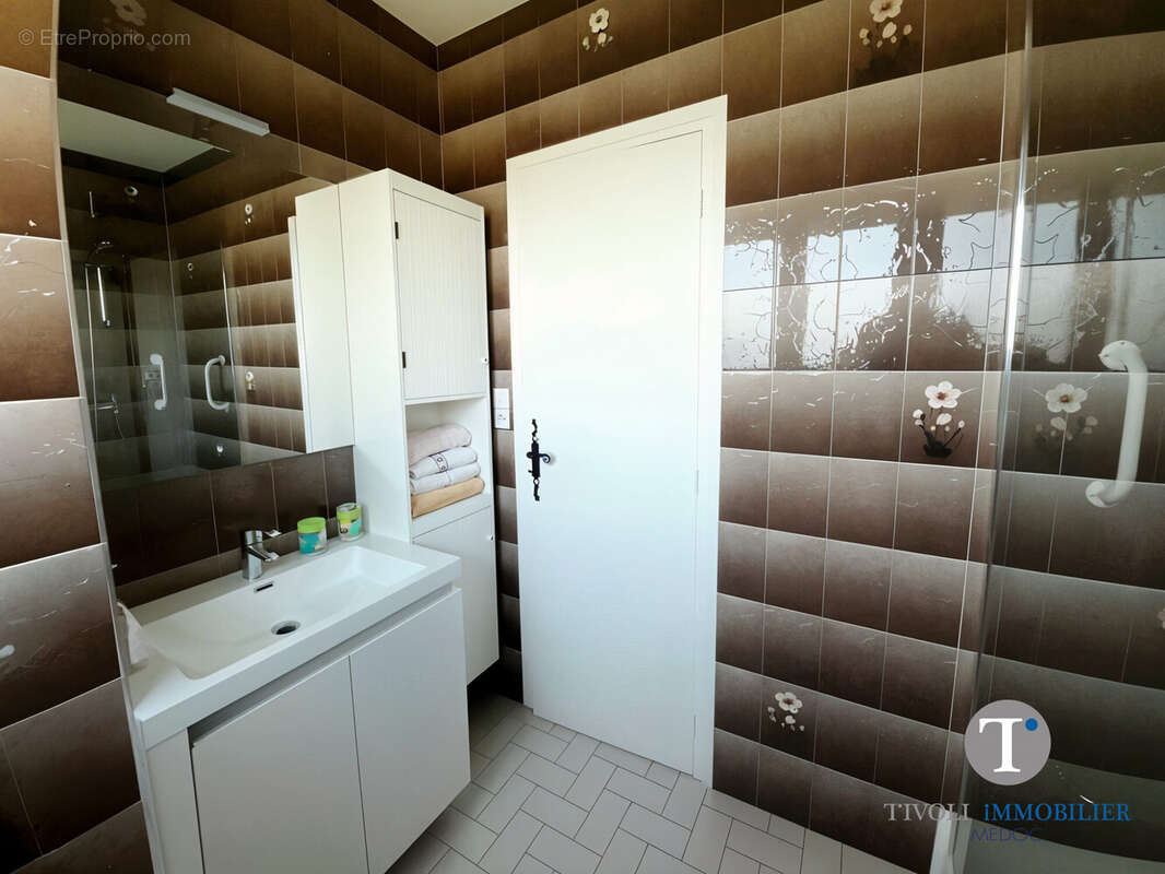 ETAGE - Maison à SAINT-SEURIN-DE-CADOURNE