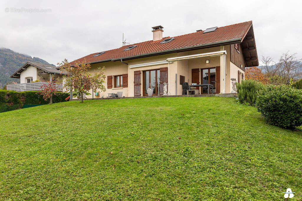 Maison à MARIGNIER