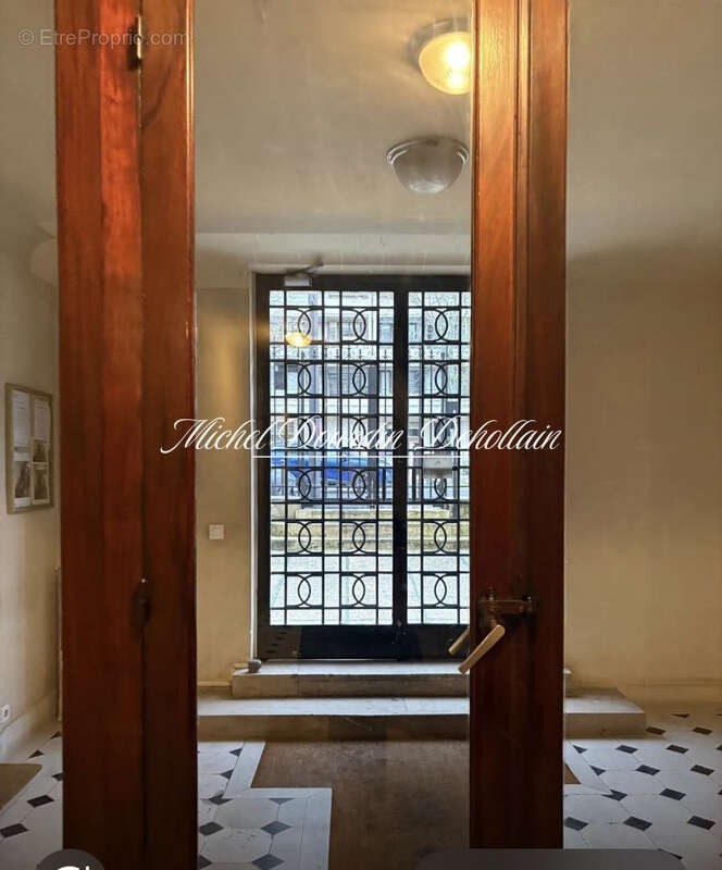 Appartement à PARIS-16E