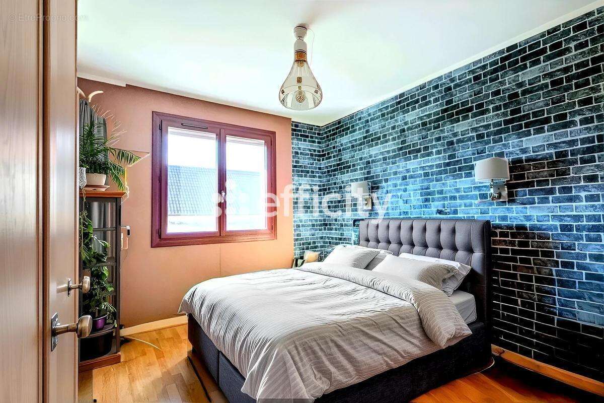 Maison à CRECHES-SUR-SAONE