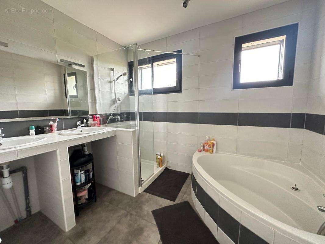 Maison à MARQUEFAVE