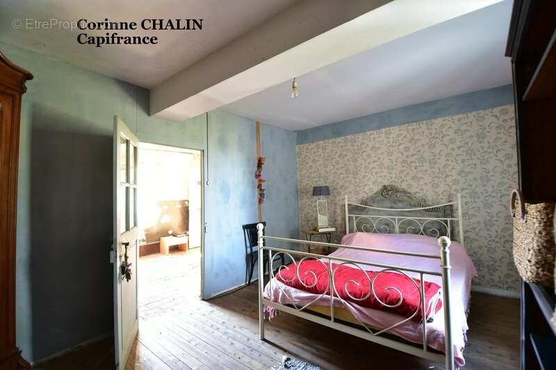 Maison à MONTCOMBROUX-LES-MINES