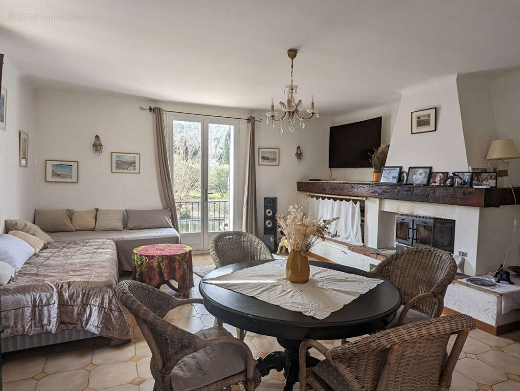 VILLECROZE,   propriété sur 4.2 hectares, bastide de charme, poolhouse, piscine, bassin, cabanon et oliveraie. - photo 10