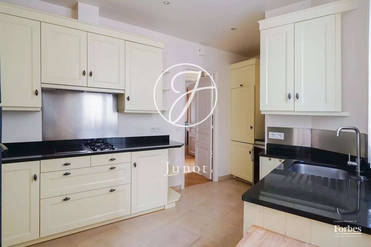 Appartement à PARIS-7E