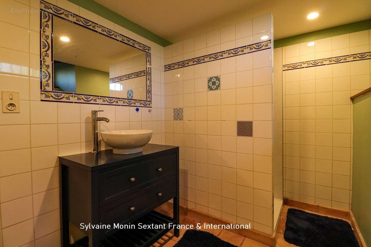 Charmante maison en pierre rénovée avec piscine et vue dégagée - photo 16