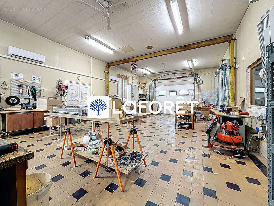 Commerce à NEUVILLE-SUR-SAONE