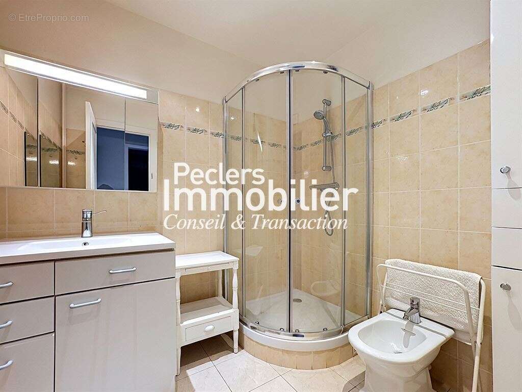 Appartement 2 chambres - Triangle d'Or, entre centre ville et RER - photo 12
