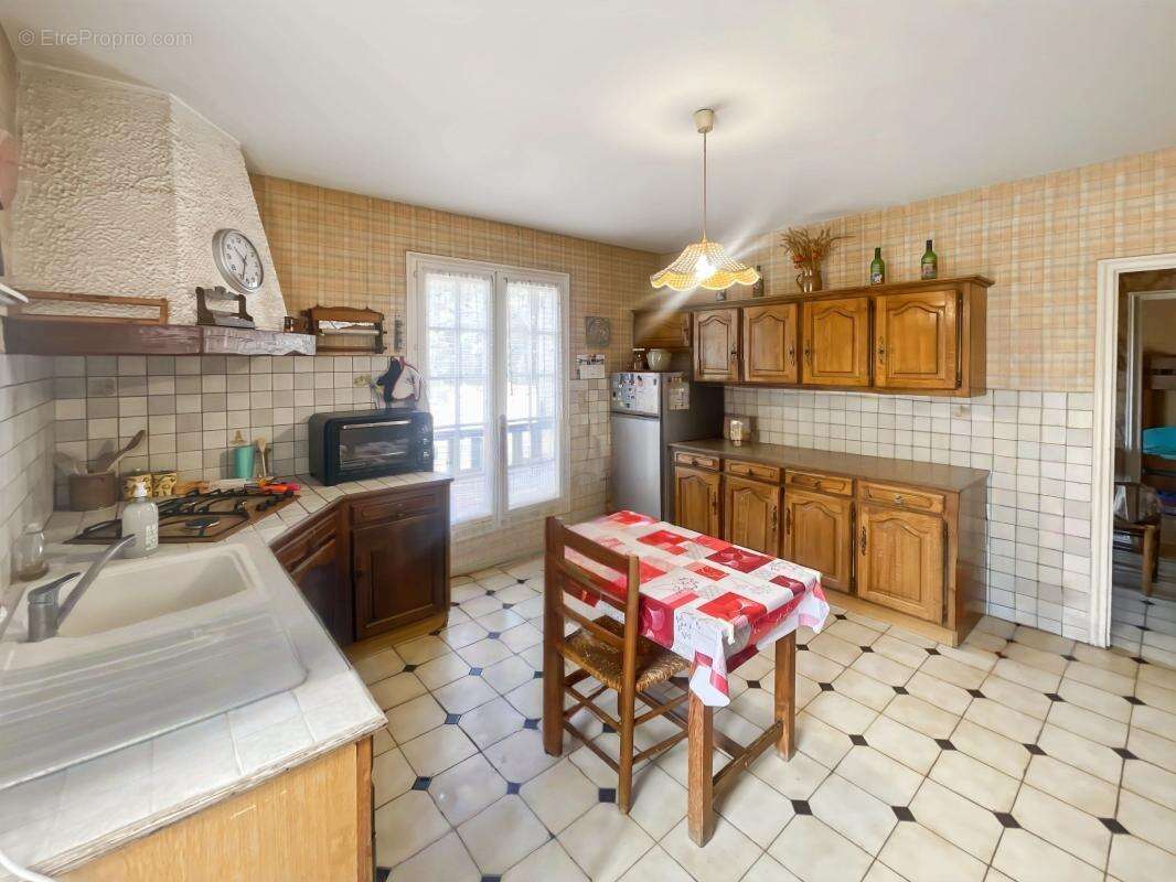 Maison familiale de 188 m² – De beaux volumes et un énorme potentiel ! - photo 12