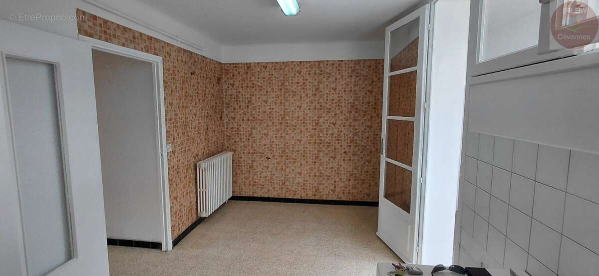 MONTPELLIER  Appartement T3 de 63 m² avec garage fermé et cellier - photo 3