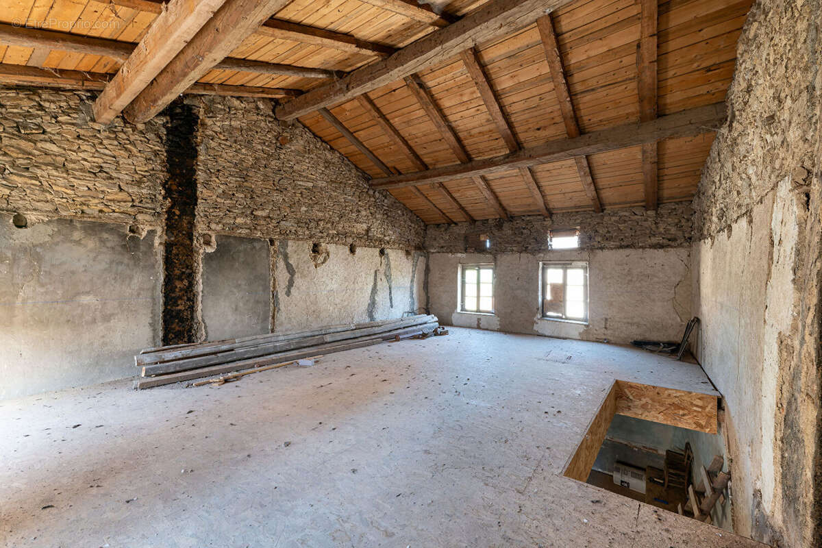 Corps de ferme Champagnac Le Vieux 160 m2 - photo 4
