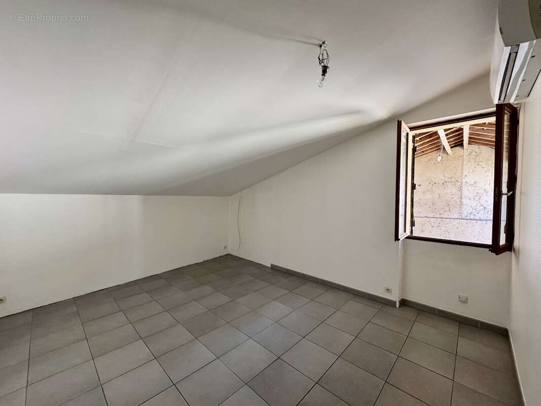 VILLENEUVE SUR LOT, Maison de plain pied avec 2 chambres et jardin proche des commerces. - photo 10