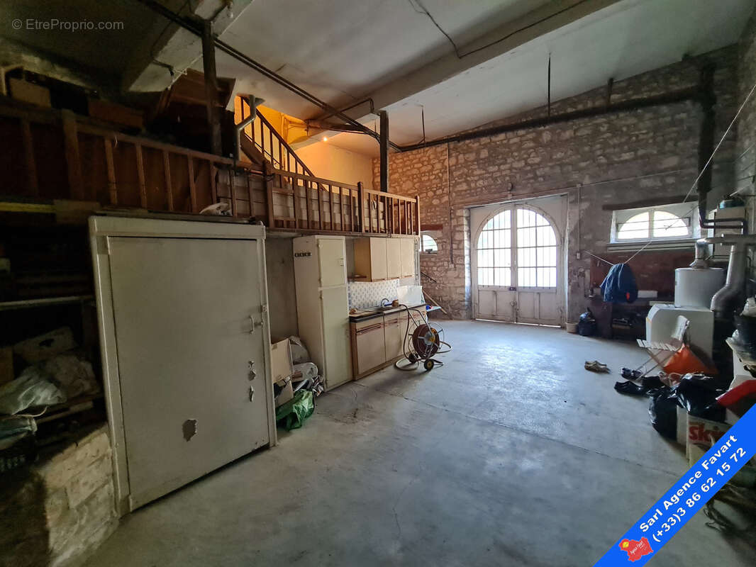 Maison à LAROCHE-SAINT-CYDROINE