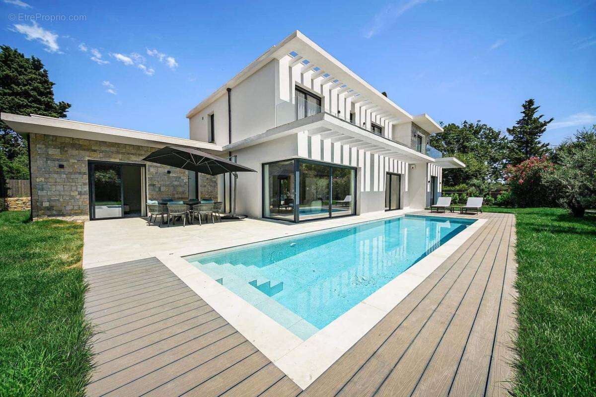 MOUGINS Villa contemporaine au calme dans un quartier hyper-recherché - photo 16