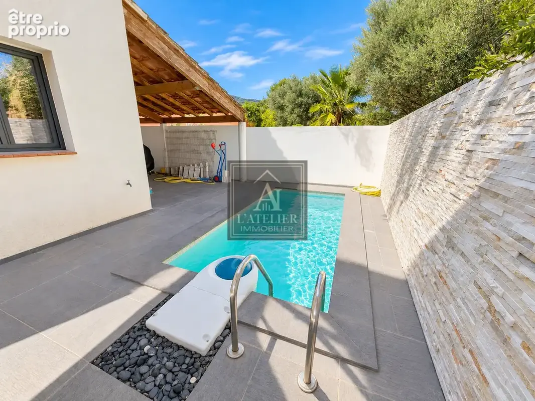 Maison contemporaine de 140 m2 de type 5 avec piscine sur une parcelle de 316 m2 - photo 24