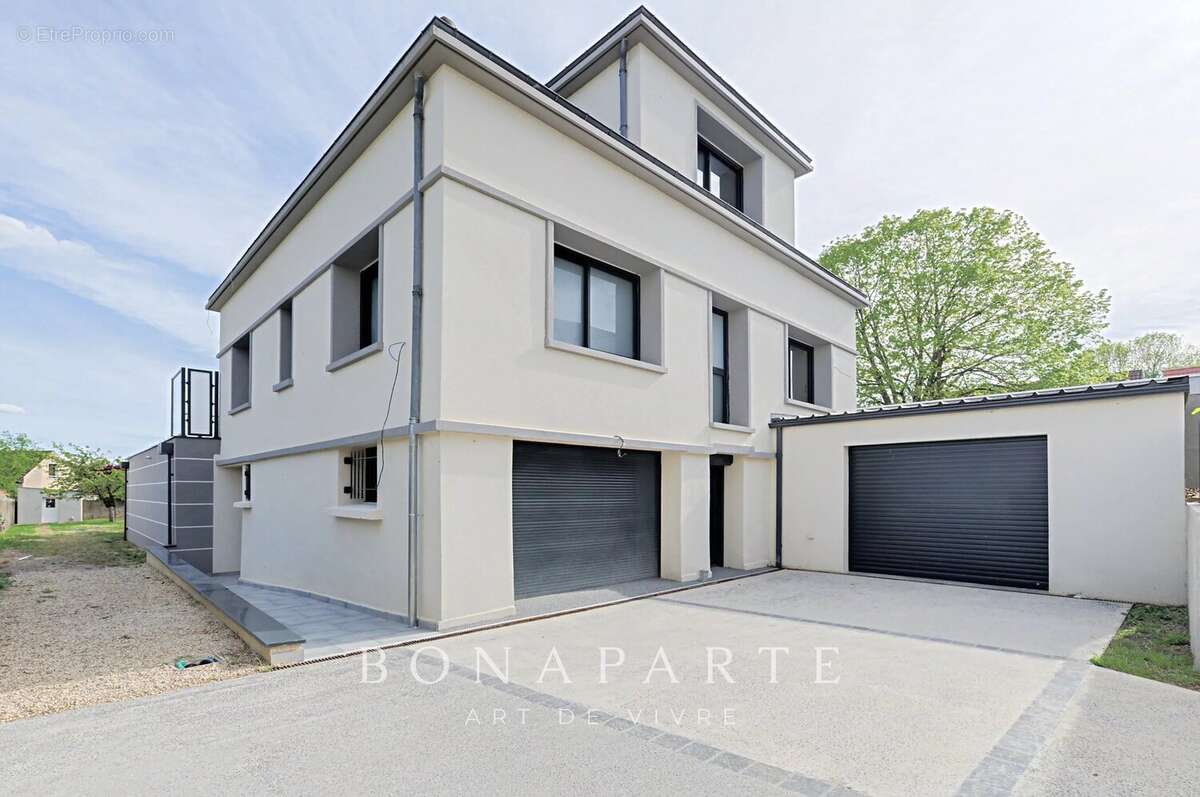 ANTONY centre – Maison récente de 230 m² avec ascenseur, piscine 8x4 et dépendances sur terrain de 1 150 m² - photo 32