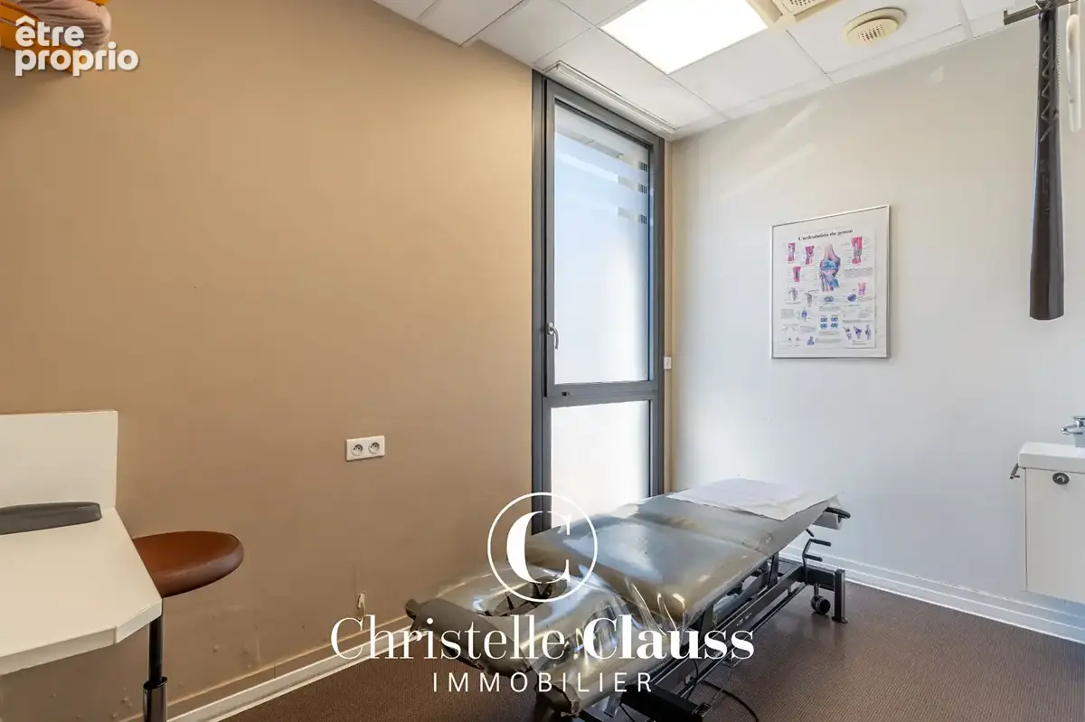 OBERNAI - Local professionnel  191 M² - 6 bureaux/salles -12  parkings - photo 9