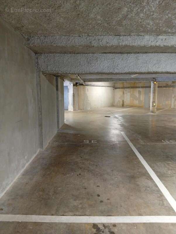 Photo 3 - Parking à AUBENAS