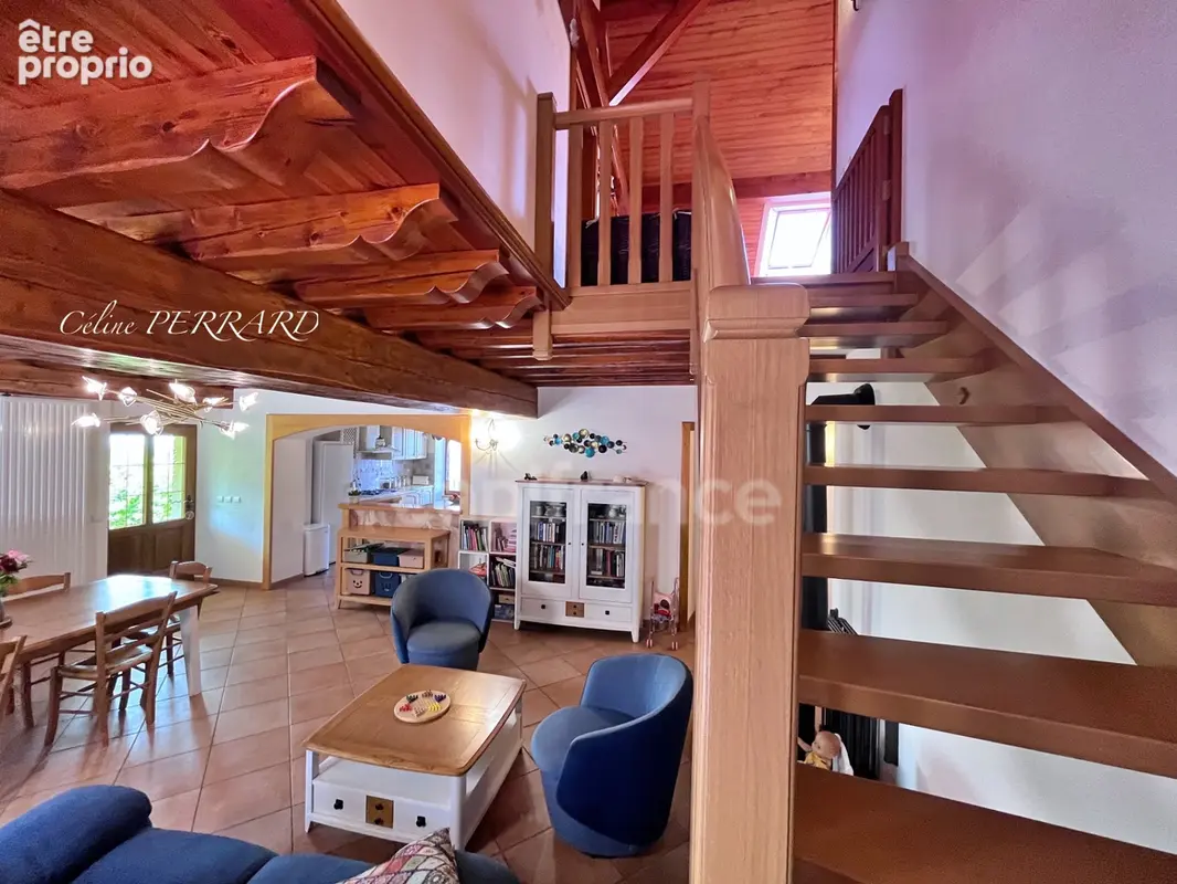 SAINT CERGUES (74), Un bien rare aux multiples possibilités ! 7 pièces avec un appartement indépendant + une bâtisse indépendant - photo 3