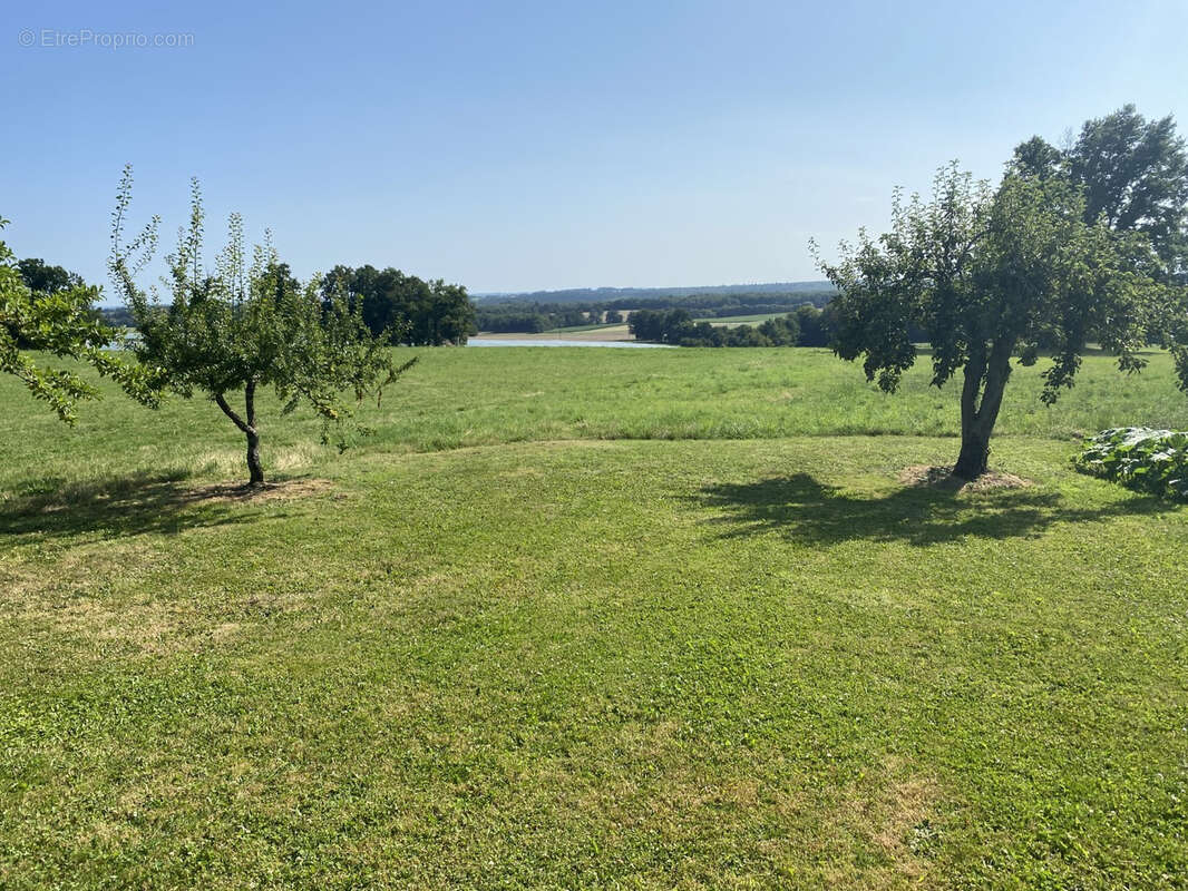 Maison à SAINT-CYR-LES-CHAMPAGNES