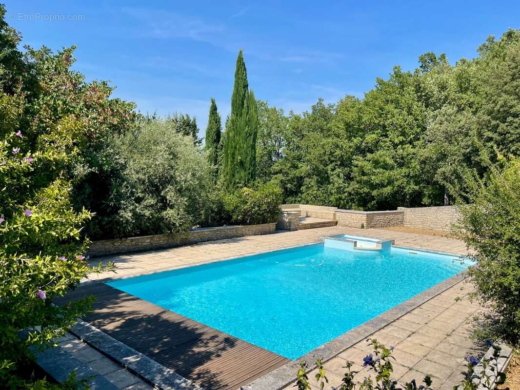 À vendre – Maison avec piscine et grand terrain arboré à Saignon (84400) - photo 10
