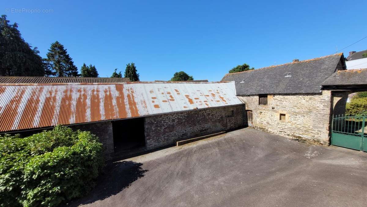 Maison à MERLEAC