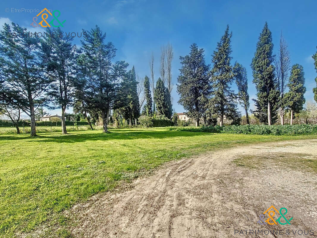 Terrain à BARBENTANE