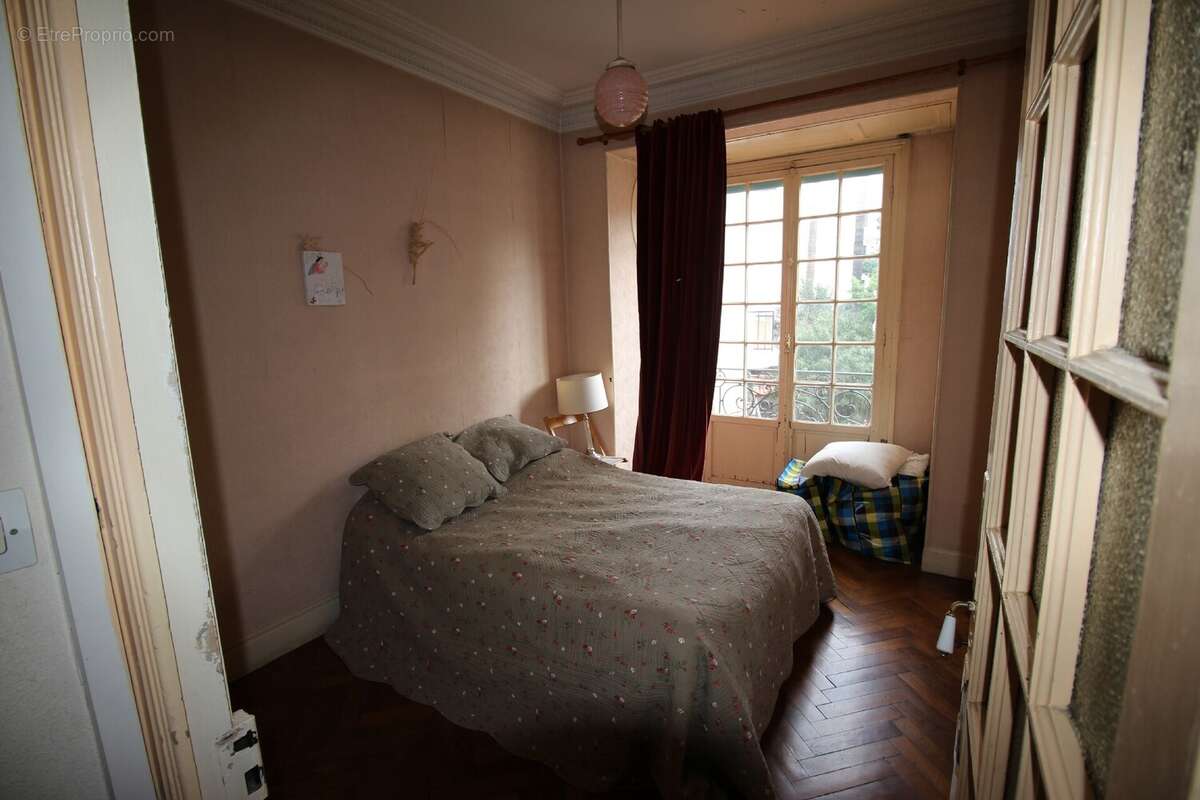 Appartement à SAINT-LAURENT-DU-VAR