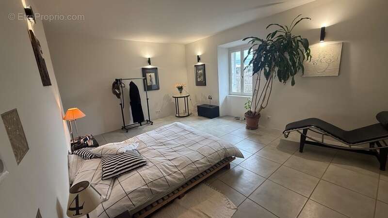 Maison à SUZE-LA-ROUSSE