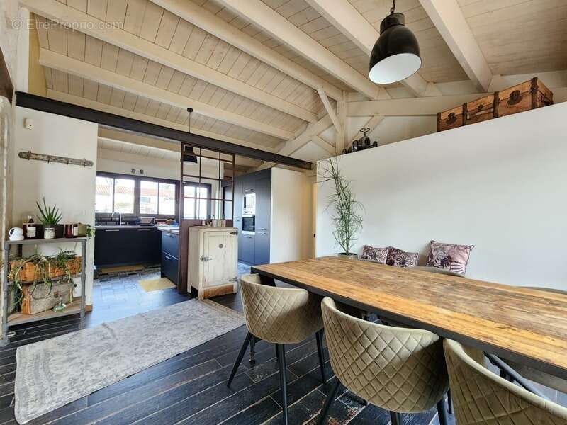 Maison à CROIX-CHAPEAU
