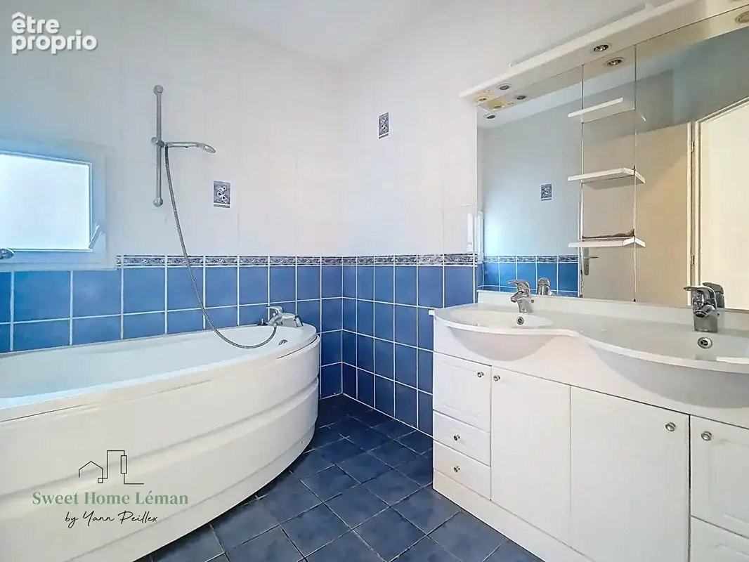 VEIGY - Maison de village de 5 chambres - photo 12