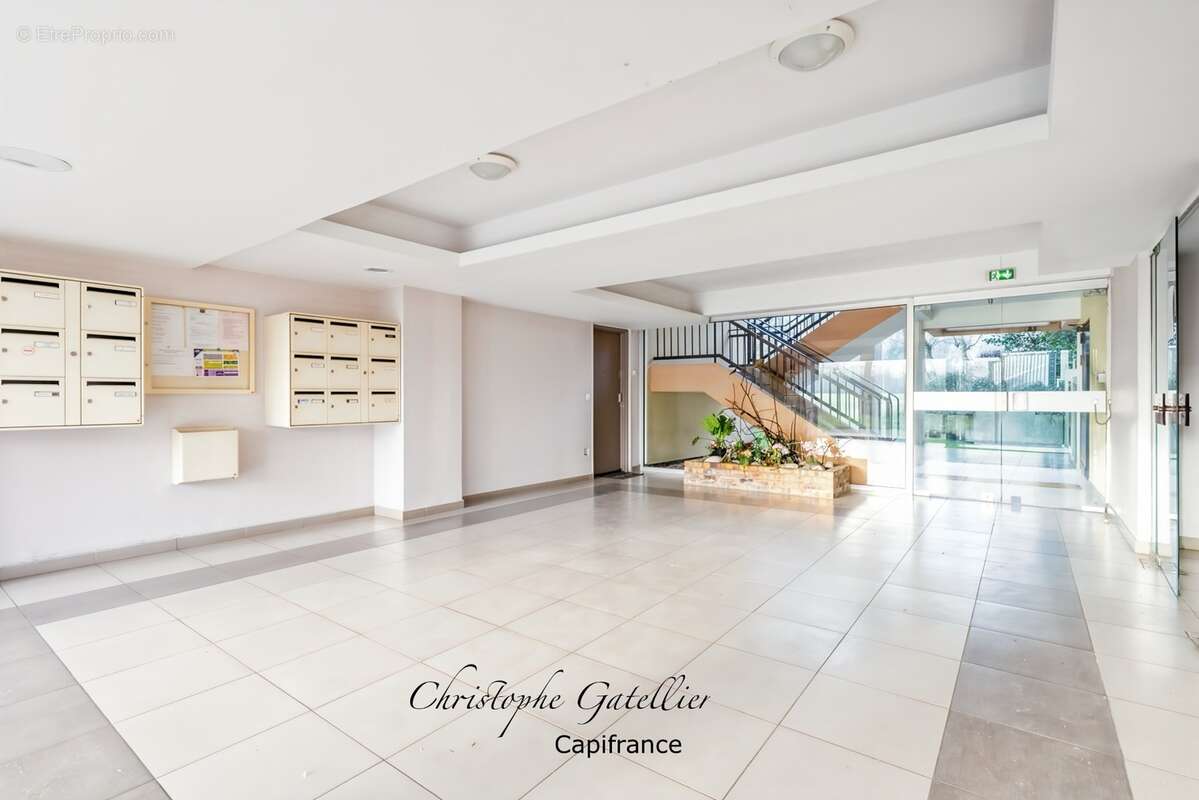 LES COUDRAYS - Appartement 3 pièces lumineux – 2ème étage avec ascenseur – Vue parc – Résidence sécurisée – Élancourt - photo 13