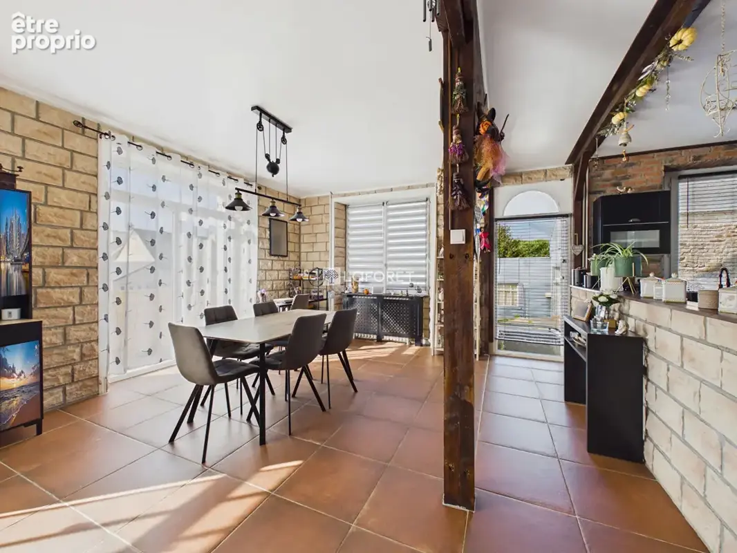 POULDREUZIC - Proche commerces, maison de ville  4 chambres sur sous sol - photo 2