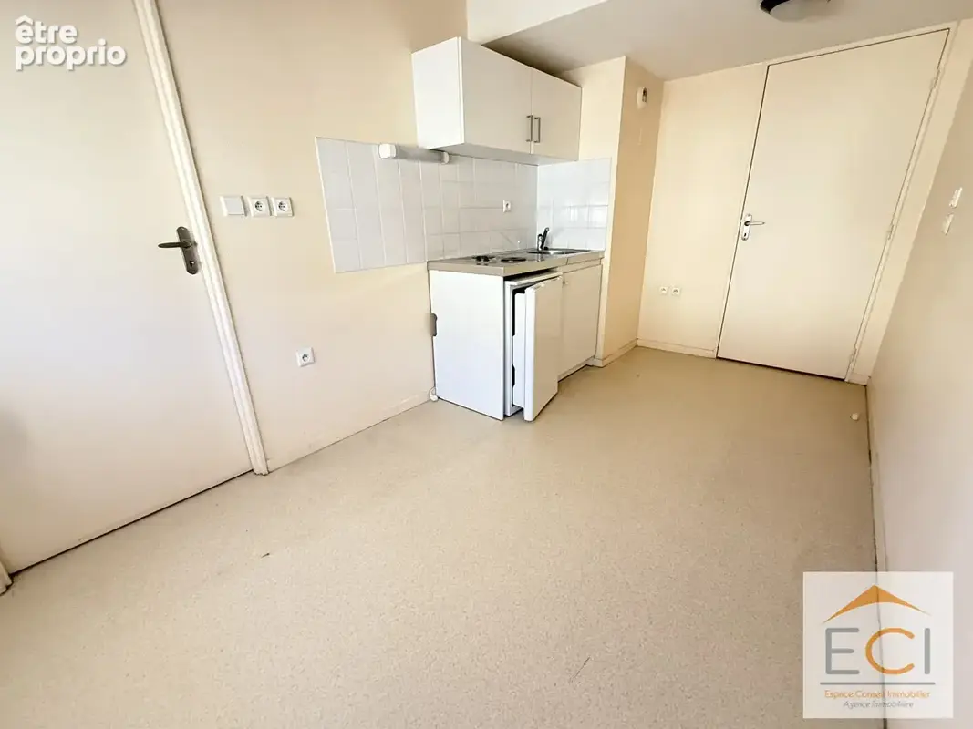À vendre - Appartement T3 au dernier étage avec terrasse - photo 3