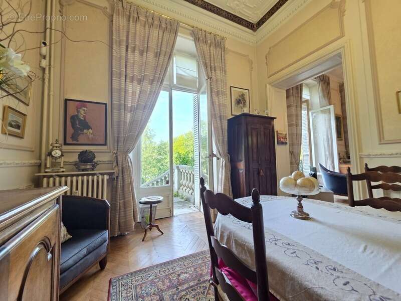 Appartement à GRUCHET-LE-VALASSE