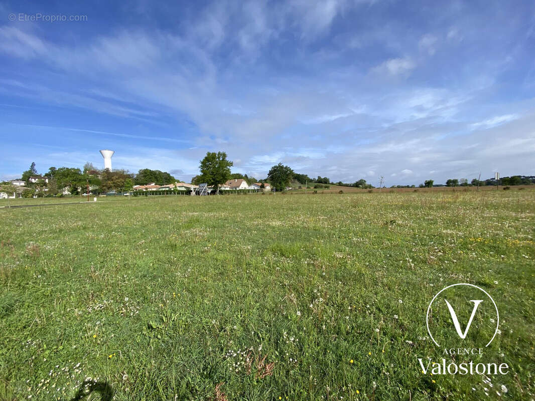 Terrain à MIRAMONT-SENSACQ