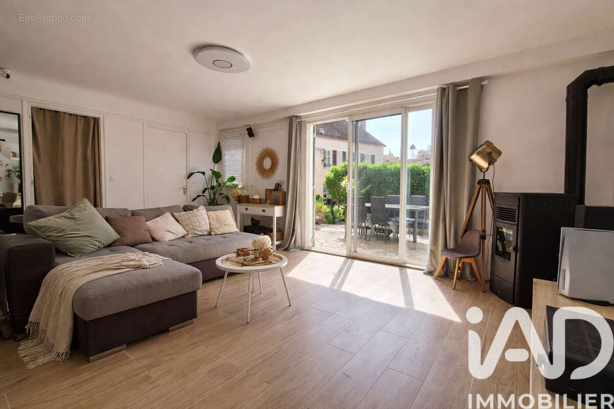 Photo 2 - Maison à MARINES