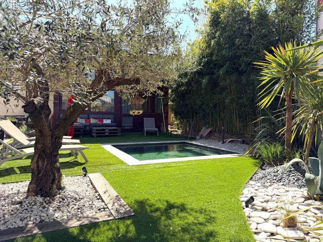 PISCINE JACUZZI