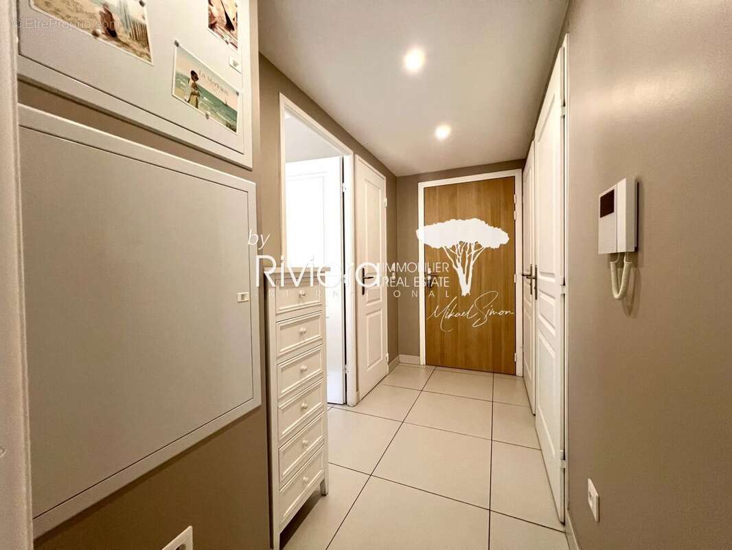 T2 avec terrasse piscine et double garage ! - photo 15