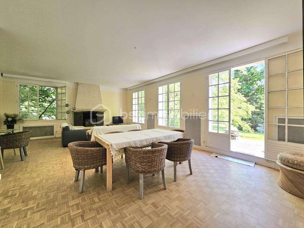 Maison à SAINT-PIERRE-LES-NEMOURS