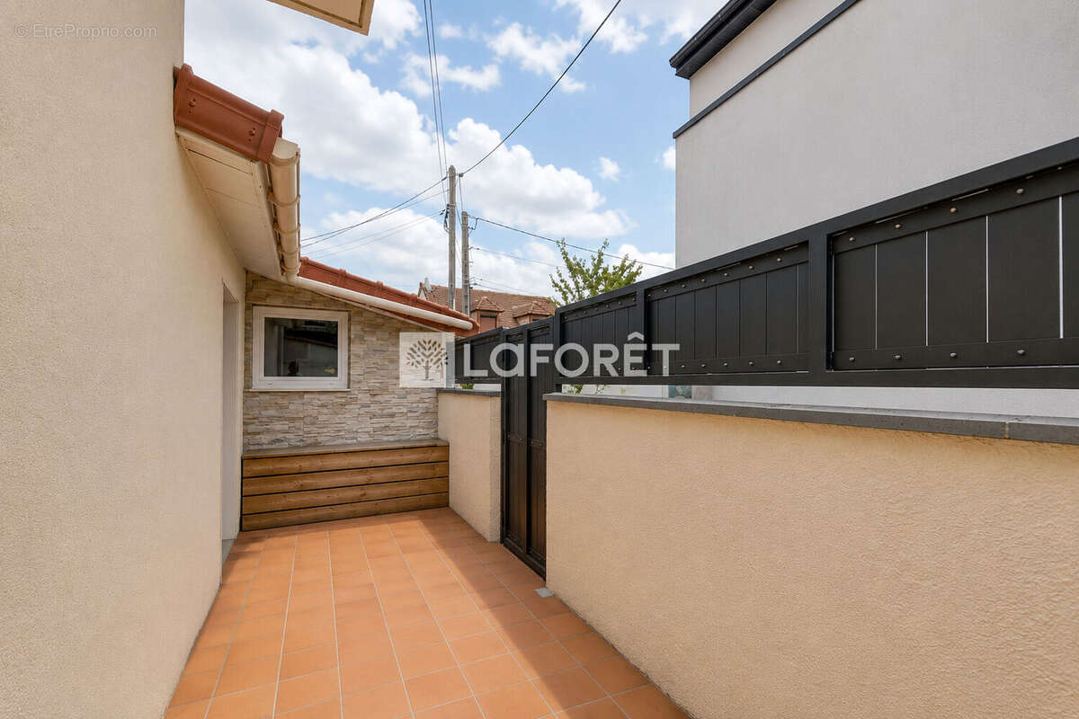 Maison de ville de plain pied  Pontault -Combault 4 pièce(s) 63.49 m2 - photo 13