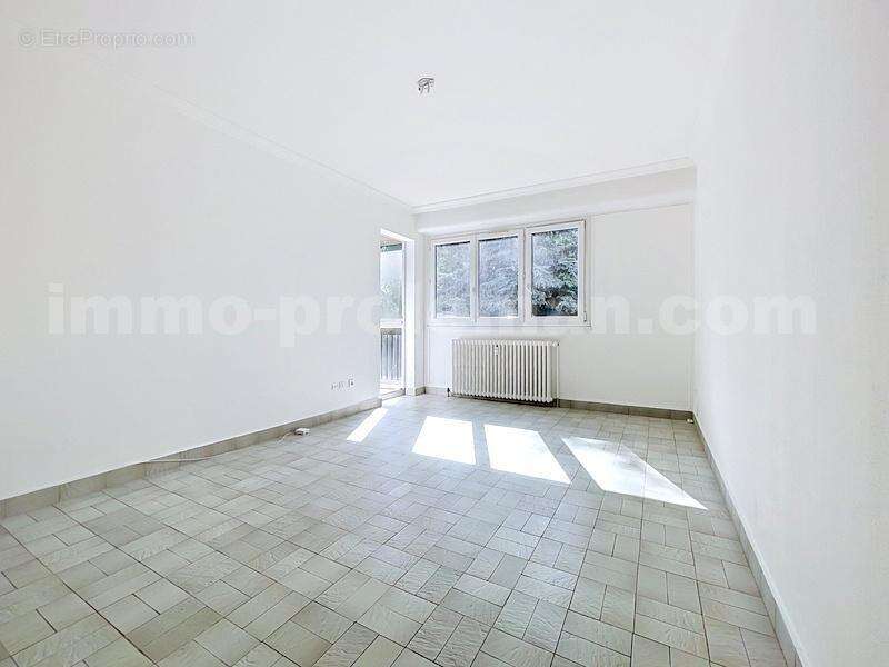 Appartement_T3_Annemasse_Genève_Ceva_tramway_Suisse_investissement_hyper_centre_Séjour_ - Appartement à ANNEMASSE