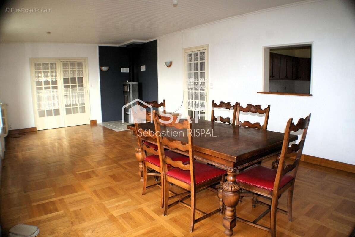 Maison 214 m² à Breuil-Barret  - photo 7